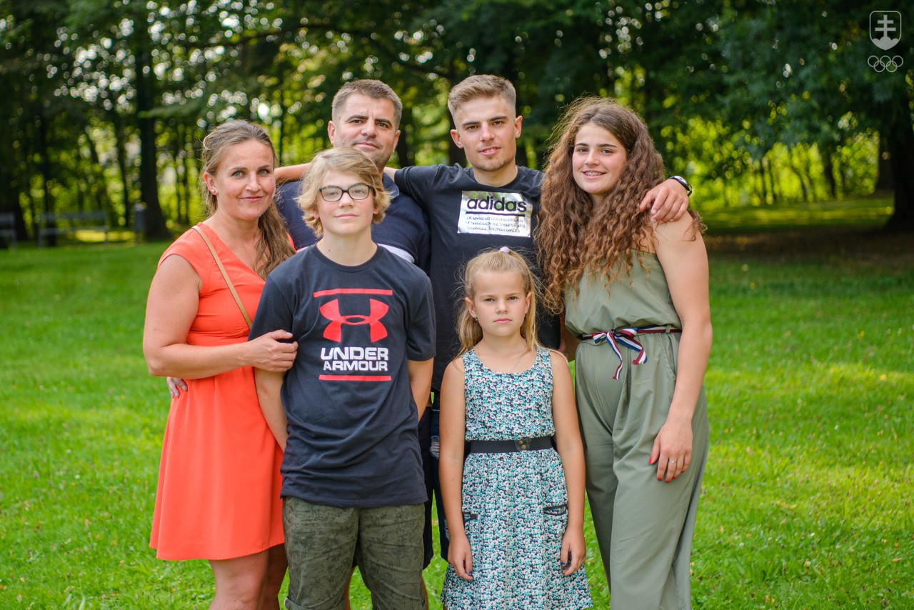 Rodina Svrčkovcov ešte bez najmenšej sestry Klárky. 