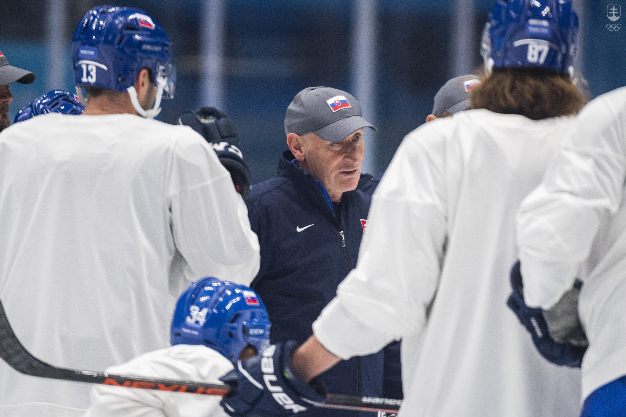 Tréner slovenskej hokejovej reprezentácie Craig Ramsay sa prihovoril hráčom počas tréningu pred semifinálovým zápasom Fínsko - Slovensko na ZOH 2022 v Pekingu.