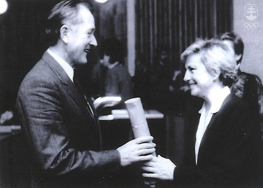 V roku 1992 Ladislav Mečíř v Bratislave prevzal za svojho syna Miloša Cenu Klubu fair play Československého olympijského výboru z rúk predsedníčky ČSOV Věry Čáslavskej.