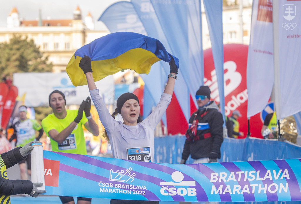 Víťazka bratislavského polmaratónu v kategórii žien Ukrajinka Marija Radková prichádza do cieľa 17. ročníka.