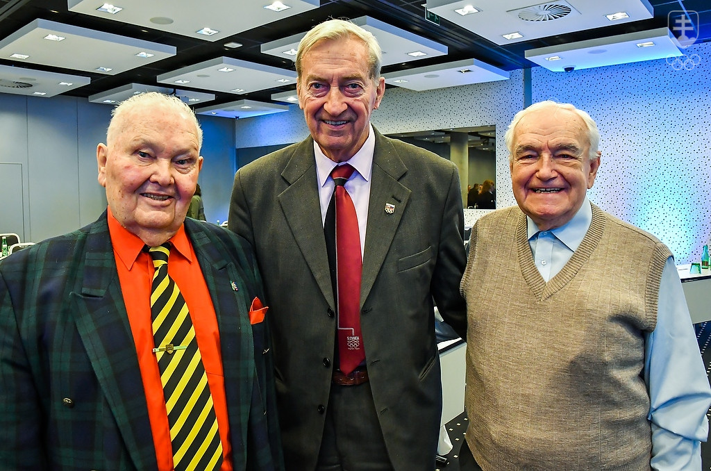 Ivan Čierny (v strede) s ďalšími čestnými členmi SOŠV Kamilom Haťapkom (nedávno oslávil deväťdesiatku) a s Jozefom Kšiňanom (ten má už 95 rokov).