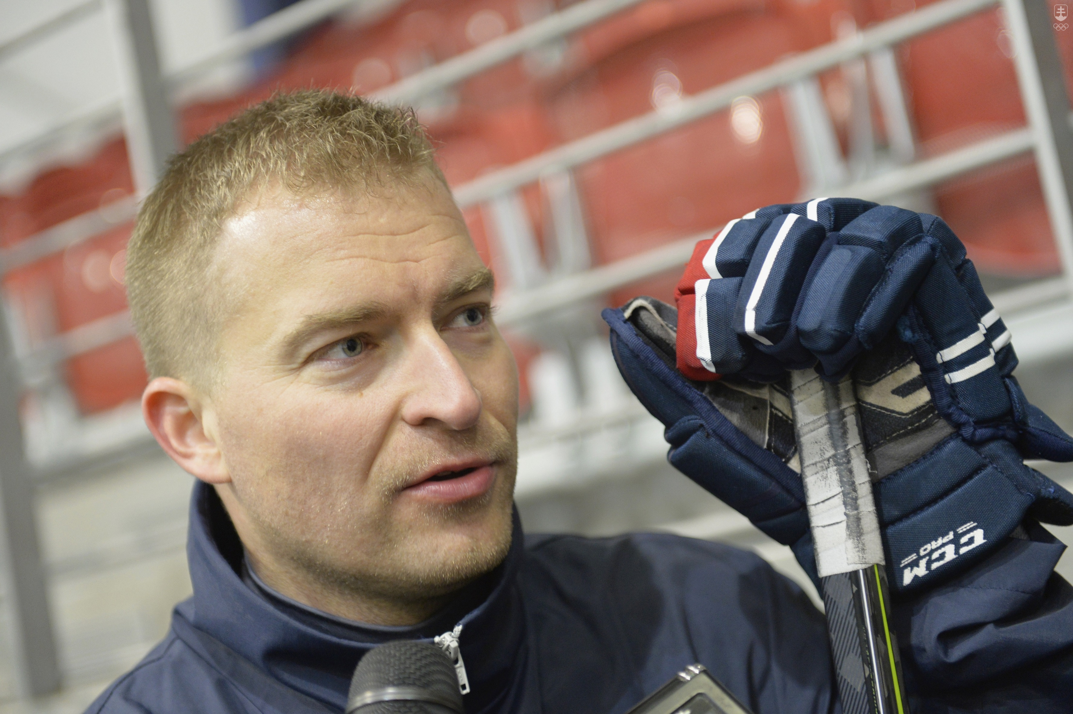 Na snímke tréner brankárov Peter Kosa počas tréningu slovenskej hokejovej reprezentácie na MS 2021. 
