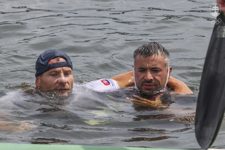 S dlhoročným trénerom Petrom Likérom sa vykúpali po bronzovej olympijskej jazde štvorkajaka vo vodách Tokijského zálivu. 