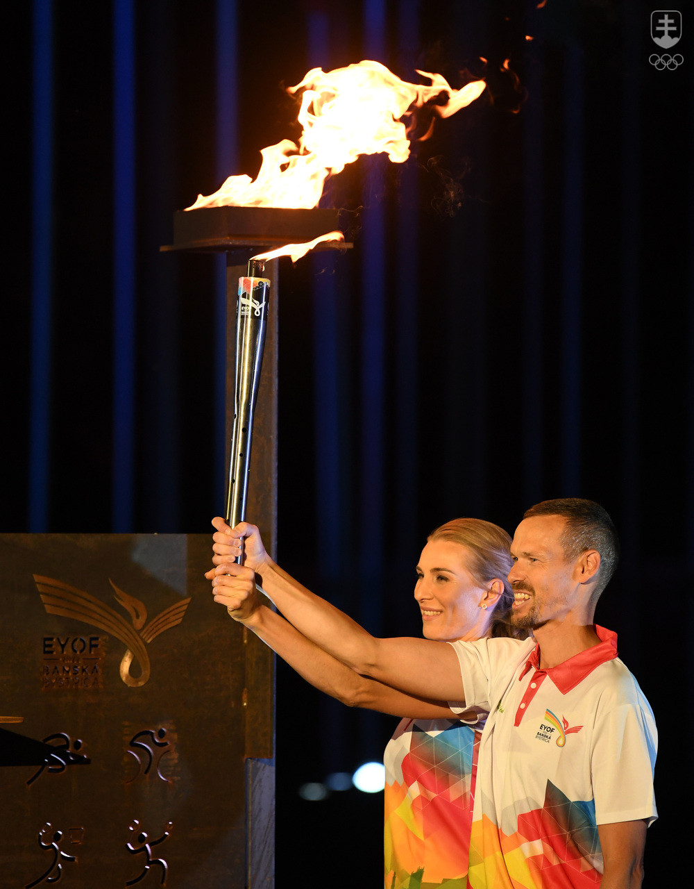 Oheň mieru spoločne zapálili Anastasia Kuzminová a Matej Tóth.