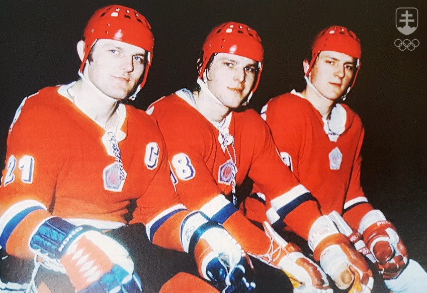Vo svetovom hokeji nebolo úspešnejšie útočné bratské trio, než aké predstavovali Marián Šťastný, Peter Šťastný a Anton Šťastný. Spoločne žiarili v Slovane Bratislava, v československej reprezentácii, aj v Quebeku Nordiques v NHL.