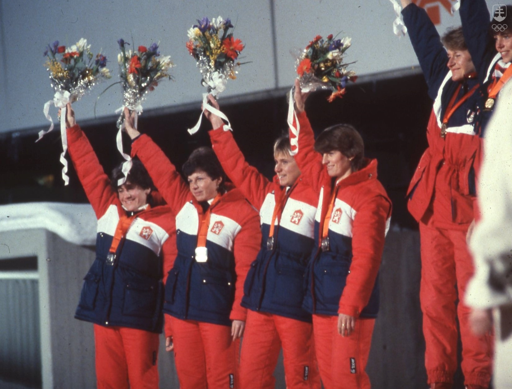 Strieborná štafeta bežkýň na lyžiach ČSSR na ZOH 1984 v Sarajeve. Na stupni víťaziek zľava Květa Jeriová, Gabriela Svobodová-Sekajová, Blanka Paulů a Dagmar Švubová. Zo zlata sa tešili Nórky.