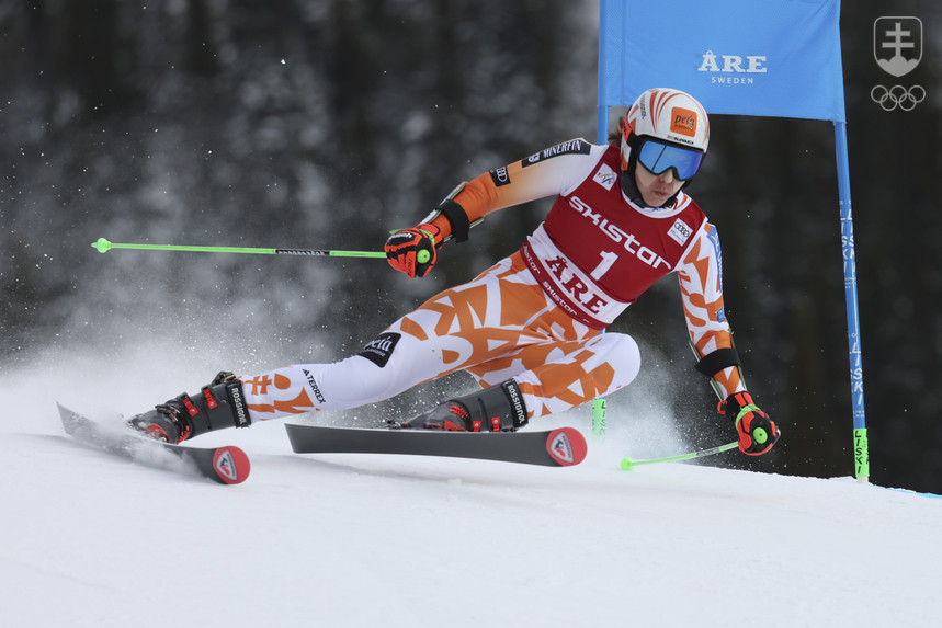 Petra Vlhová na trati obrovského slalomu v Aare.