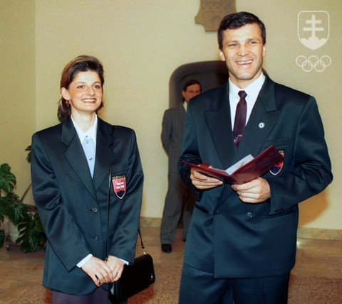 Martina Jašicová a Peter Šťastný pred sľubom slovenskej výpravy na ZOH 1994 v Lillehammeri.