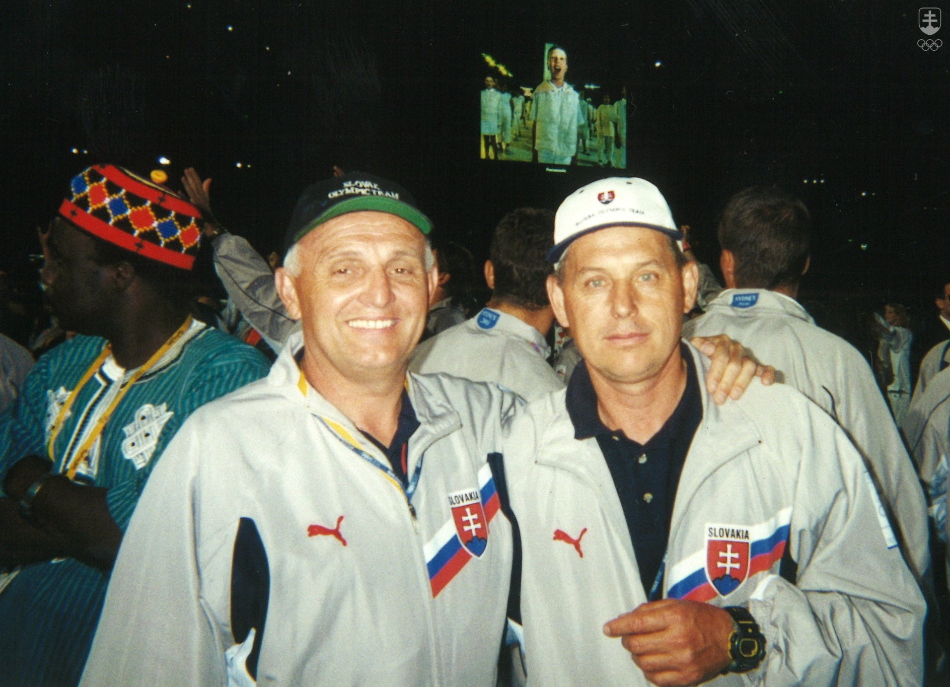 Tibor Soós a Pavel Blaho na záverečnom ceremoniáli OH 2000 v Sydney.