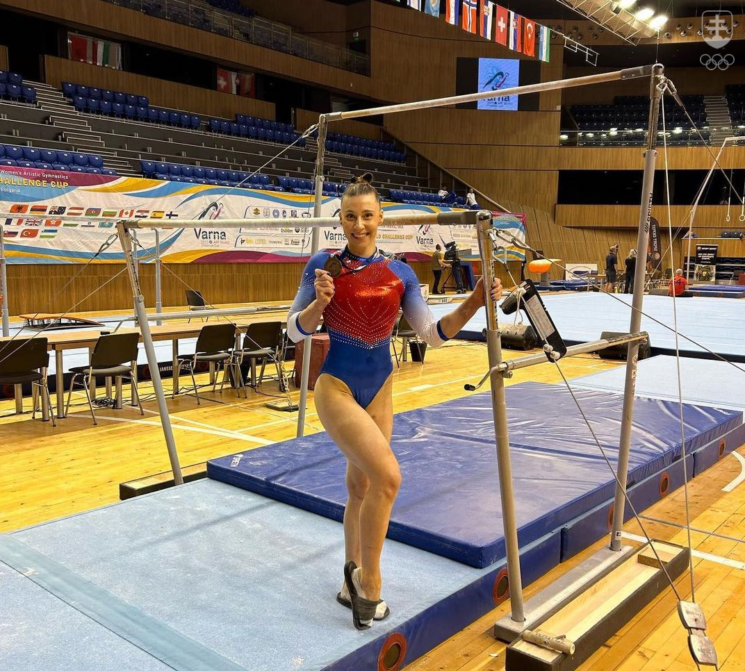 Barbora Mokošová po finále na bradlách na podujatí World Challenge Cup vo Varne. 