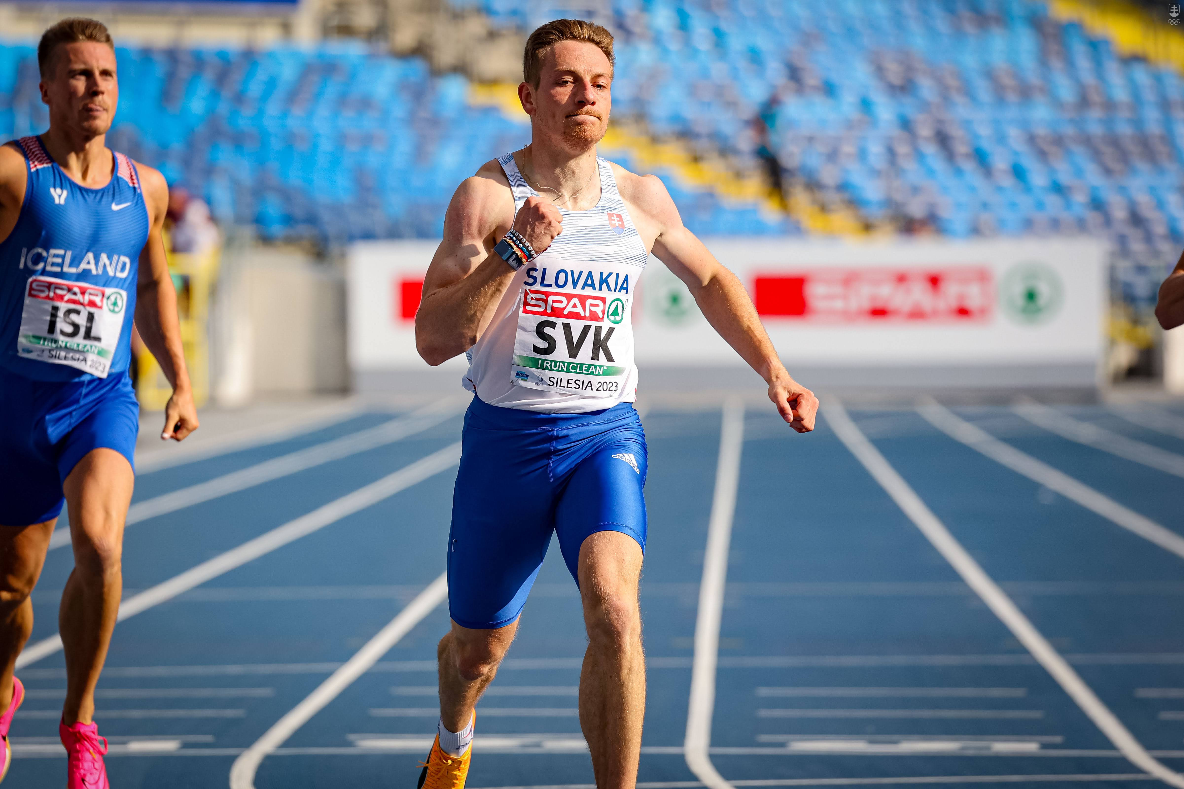 Spokojné gesto Jána Volka v cieli behu na 200 m