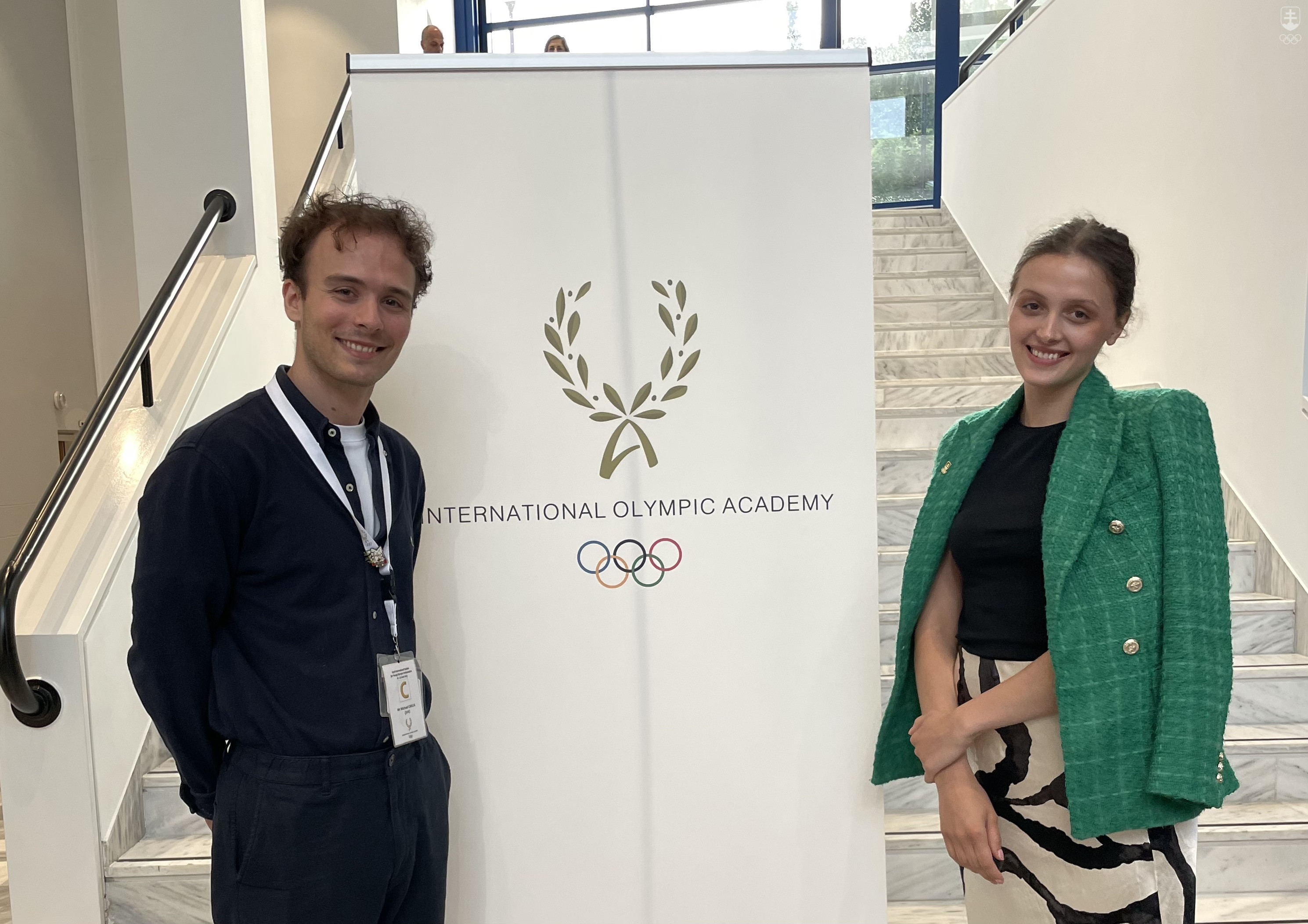 Michal Čmelík a Mia Tarcalová počas stretnutia v Medzinárodnej olympijskej akadémii v Olympii. 