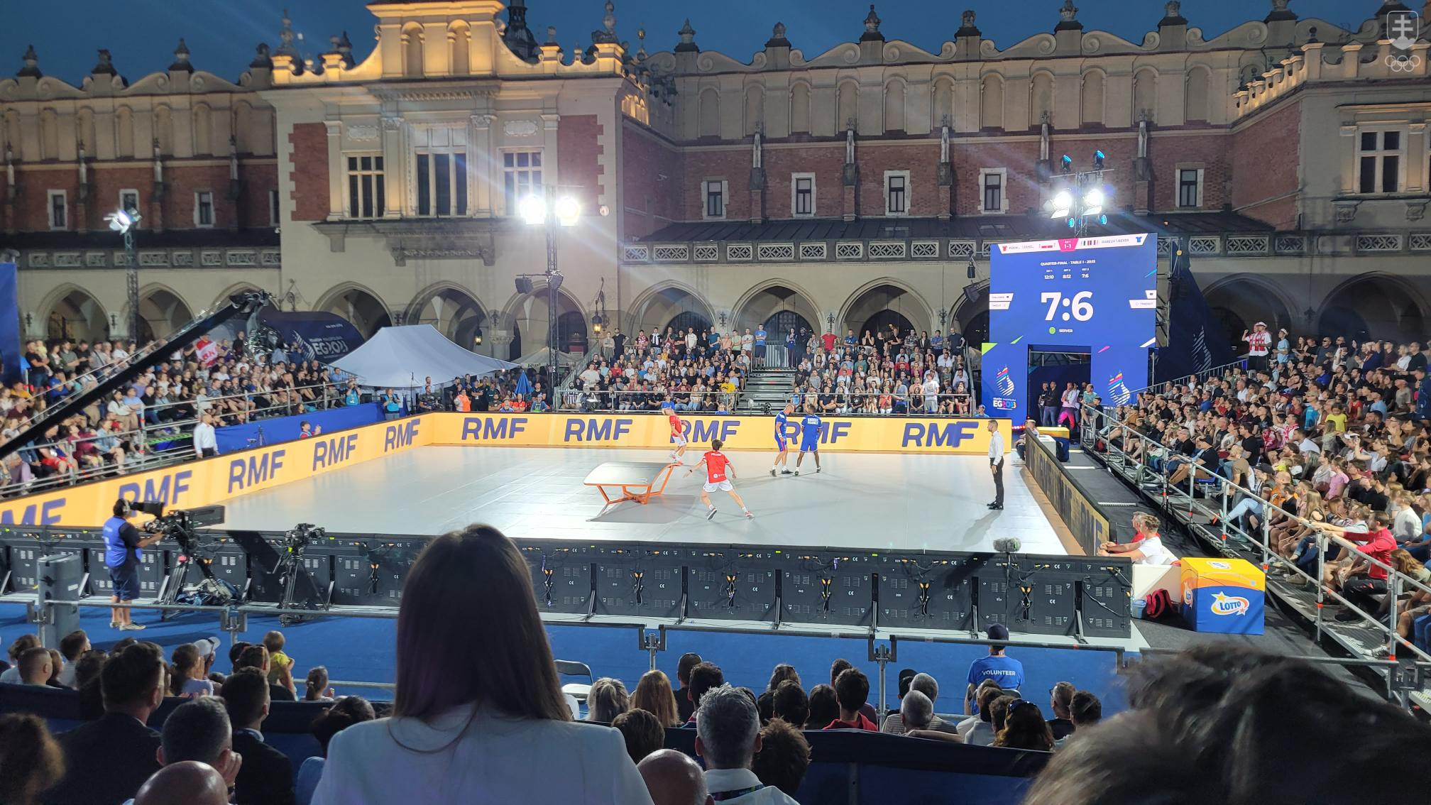 Keďže teqballové súťaže boli v samom centre Krakova, kde sa pohybujú masy ľudí, na zápase domáceho páru vo štvorhre bolo plné hľadisko. Na mnohých iných športoviskách EH však hľadiská zívali prázdnotou.