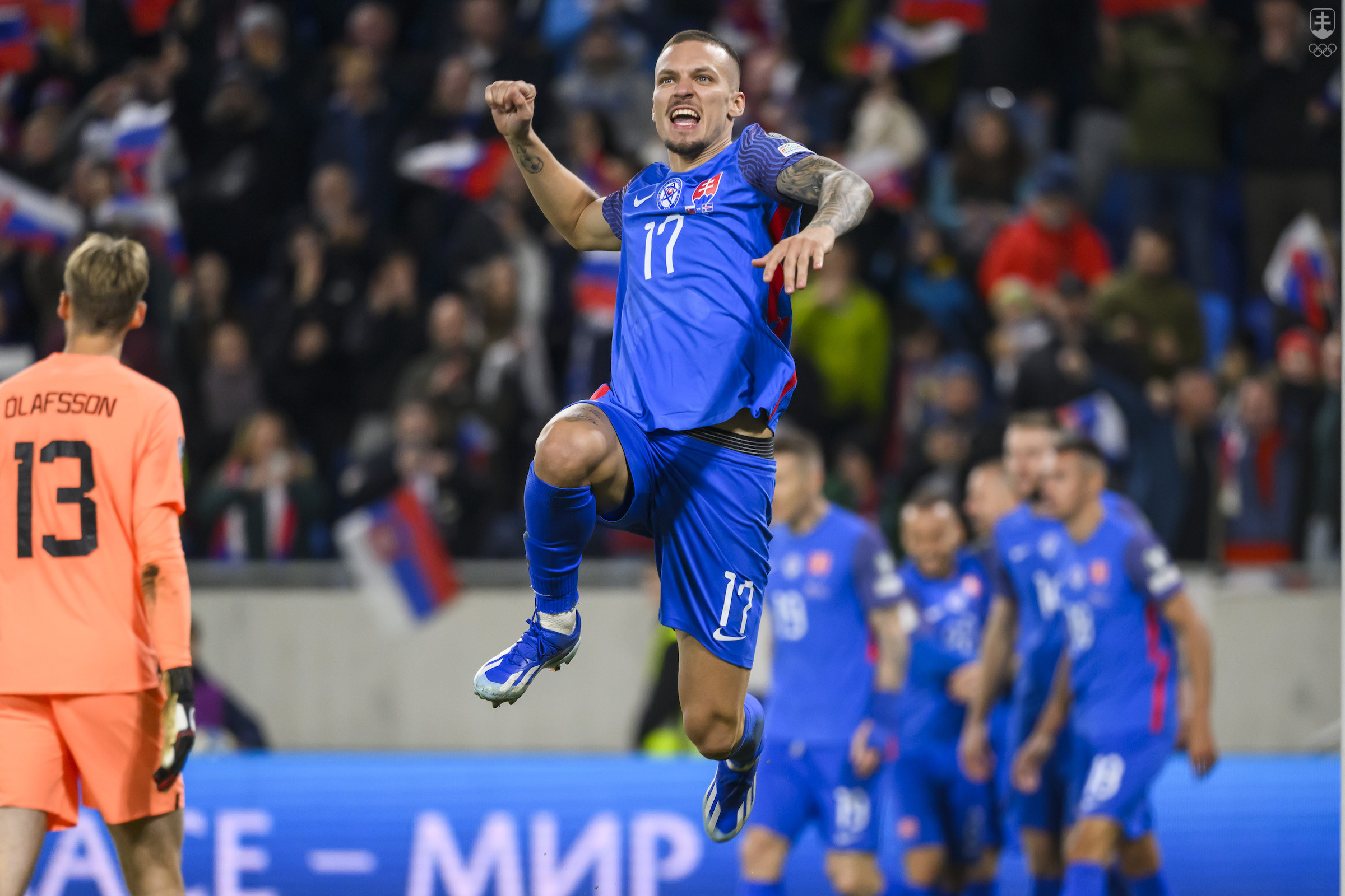 Lukáš Haraslín oslavuje gól v zápase s Islandom.