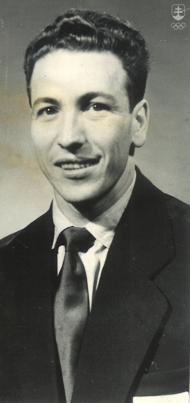 Trojnásobný olympionik Ferdinand Daniš v oficiálnom oblečení čs. olympijskej výpravy na OH 1960 v Ríme. 