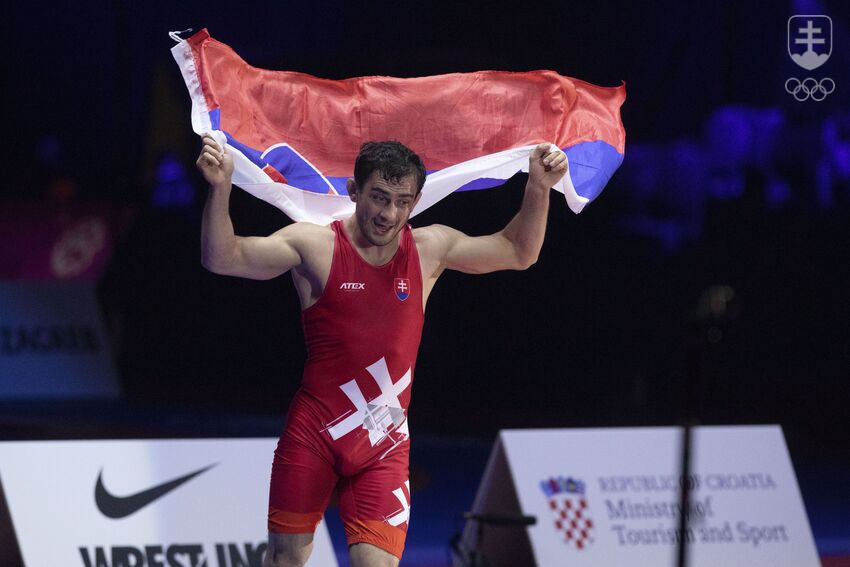 Voľnoštýliar Tajmuraz Salkazanov sa stal už rretí raz majstrom Európy, ale olympijskú miestenku si zatiaľ nevybojoval.