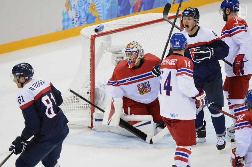 V hokejovom turnaji ZOH 2026 sa po 12 rokoch predstavia aj hráči NHL. Zatiaľ naposledy hrali na ZOH 2014 v Soči. Fotografia je zo súboja Čechov a Slovákov na tomto turnaji.