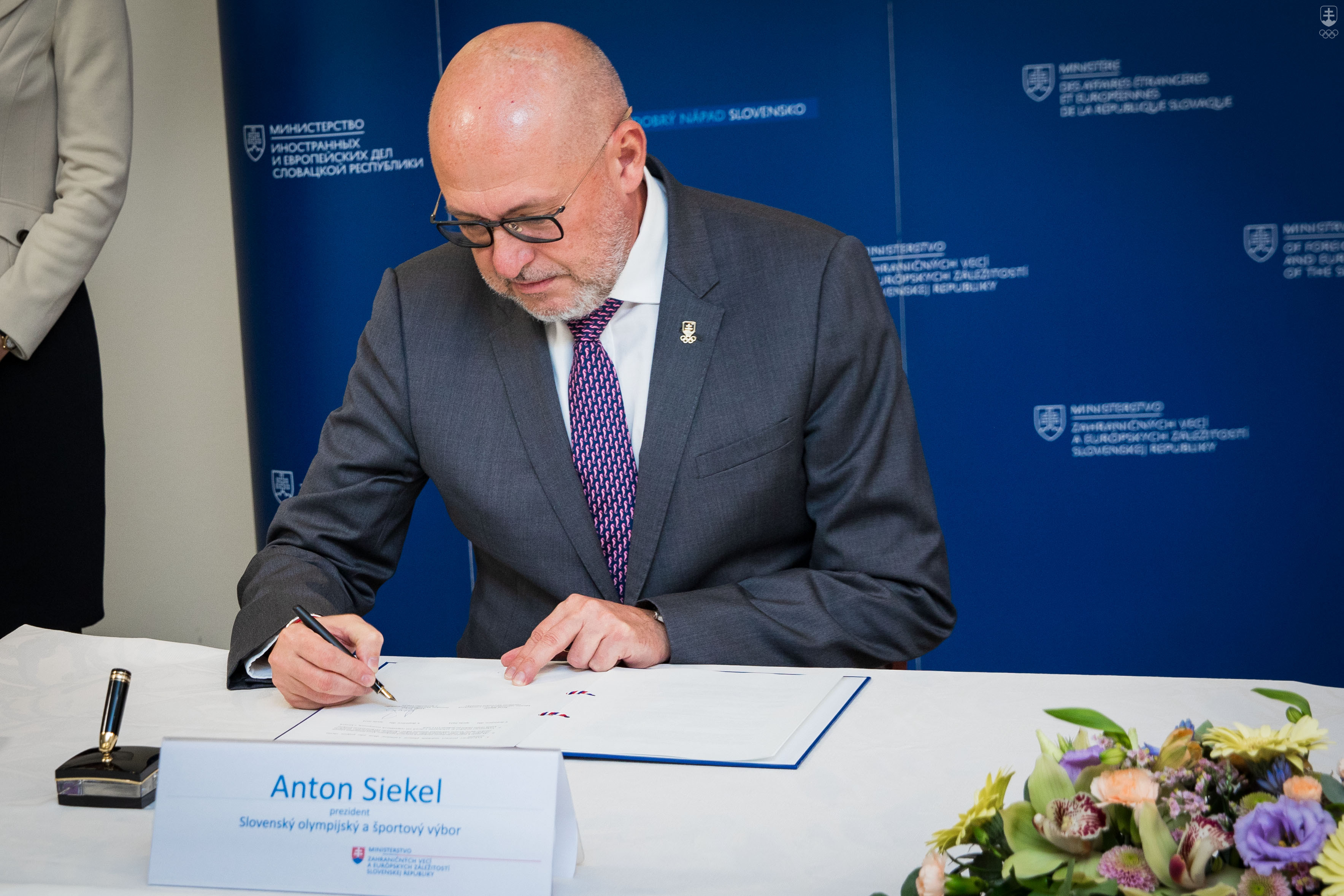 Prezident SOŠV Anton Siekel pri podpise vykonávacieho protokolu k Memorandu